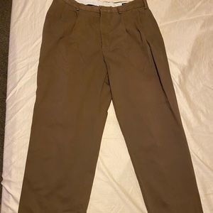 Cremieux khakis like new. 35x32